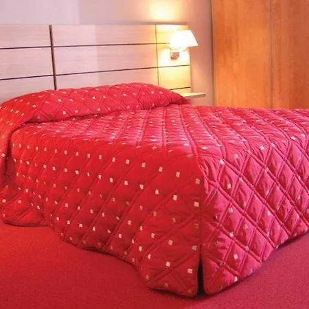 Apartahotel Mariale By Popinns 3*